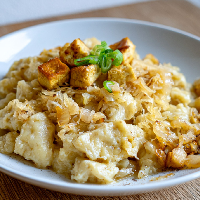 Kapustové strapačky s údeným tofu